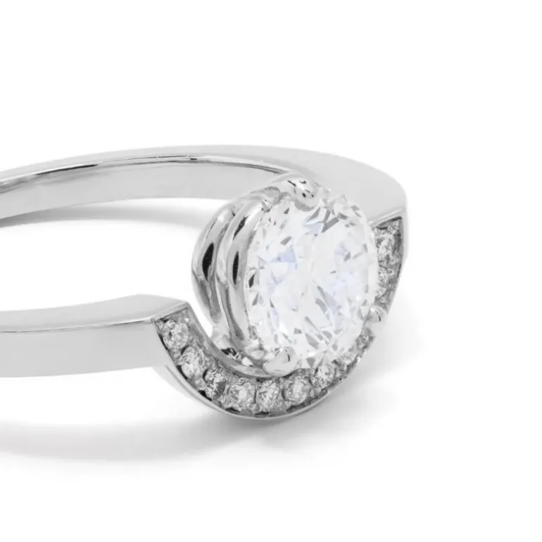 Bague Intrépide petit arc 1ct pavée