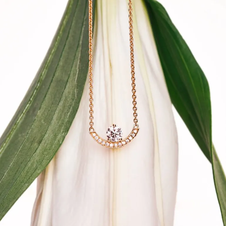 Pendentif Intrépide grand arc 0.5ct pavé